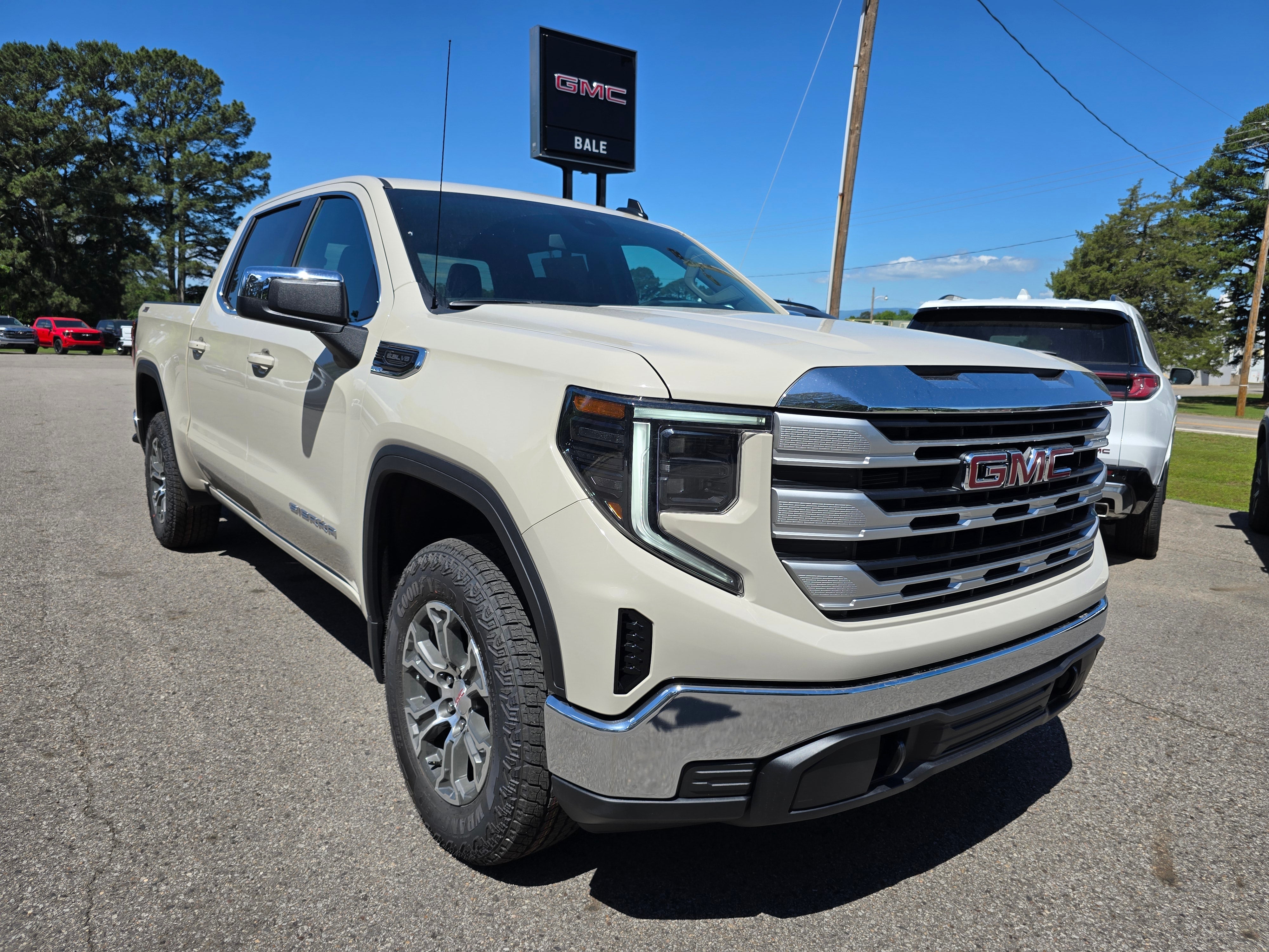 2026 GMC Sierra 1500 SLE in Coastal Dune — front three-quarter view